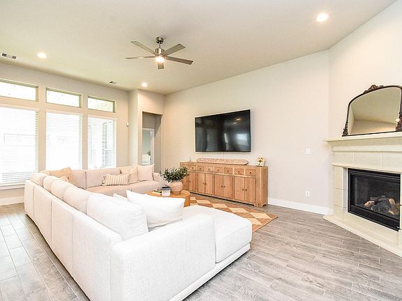 5th image of 3426 Majestic Pine Ln