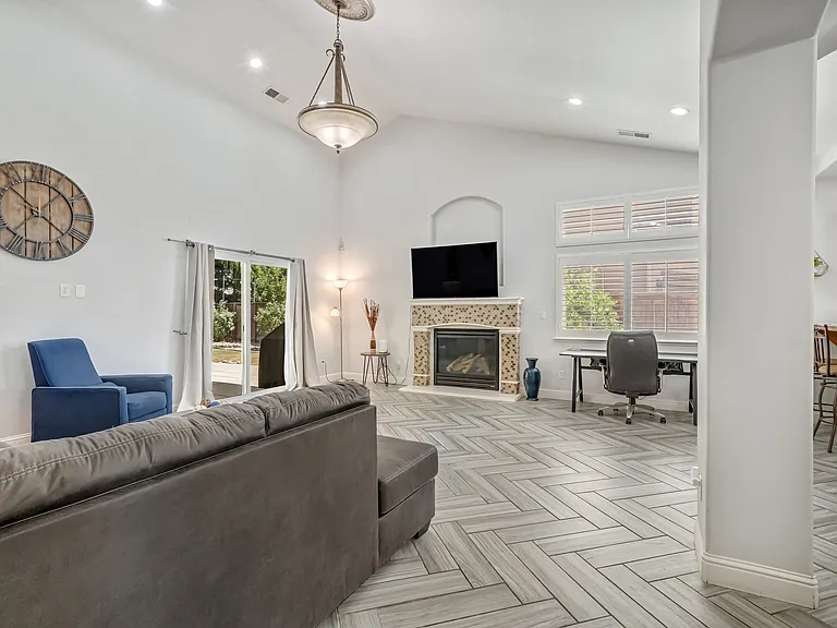 8582 N Garden Ave — Photo 11
