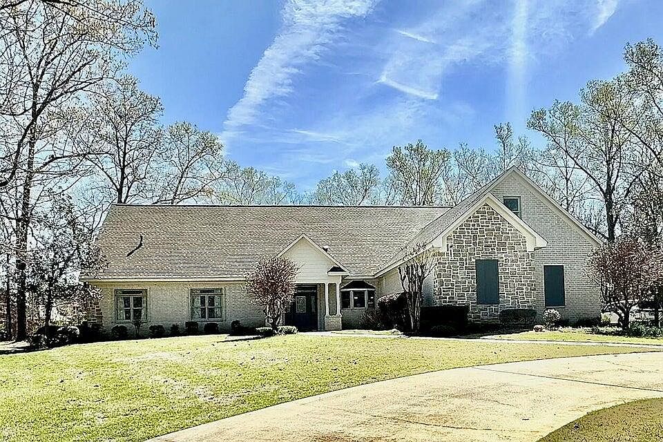 1st image of 108 Brookside Ct