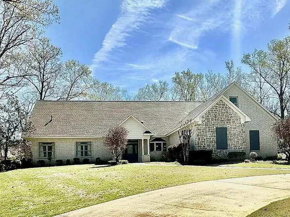 108 Brookside Ct, Tupelo, MS 38801