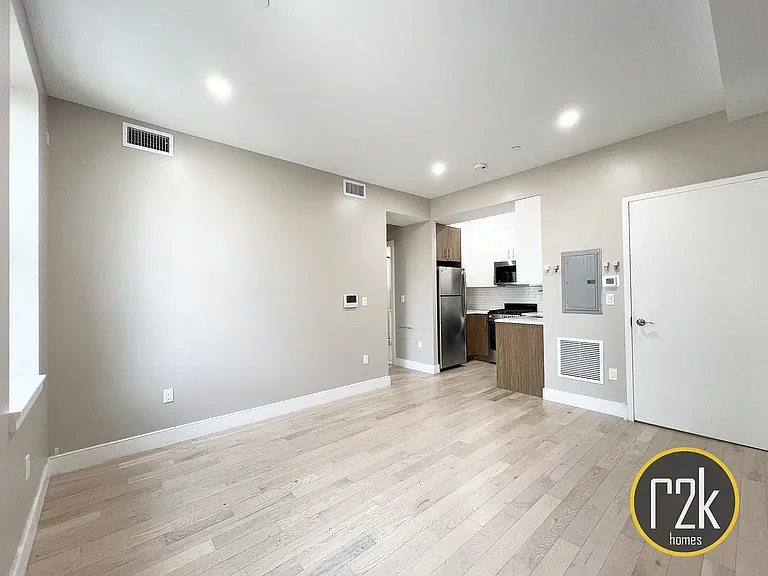 26-14 Hoyt Ave S #2A — Photo 8
