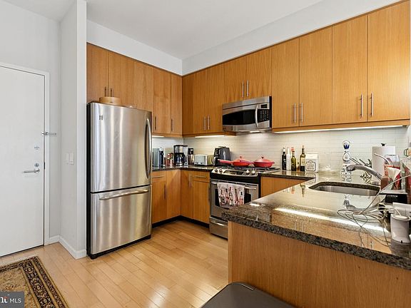 4th image of 1425 Locust St Unit 16E