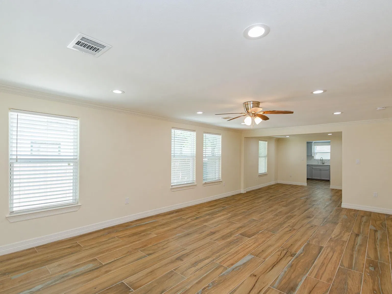 2 bed, 1.0 bath, 1224 sqft, $1,800 — Photo 4