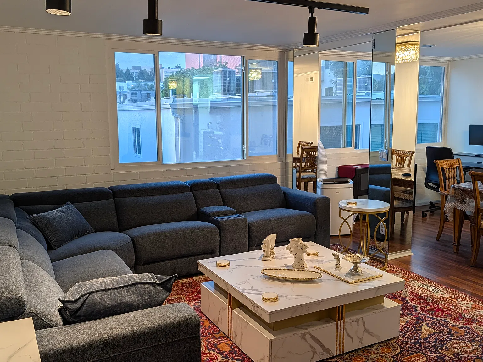 2 bed, 2.5 bath, 1190 sqft, $5,250 — Photo 1