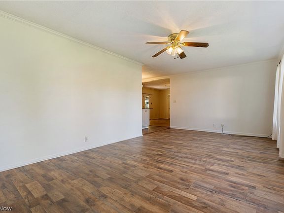 3rd image of 1566 Beechview Rd