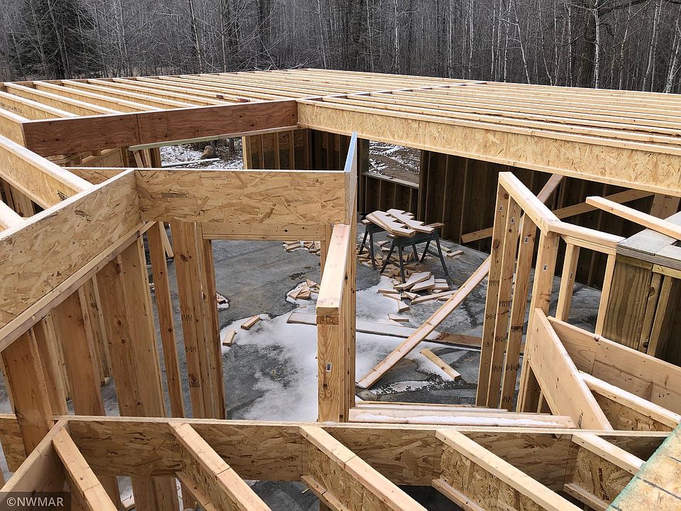 2nd image of 7577 Emerald Ln NE