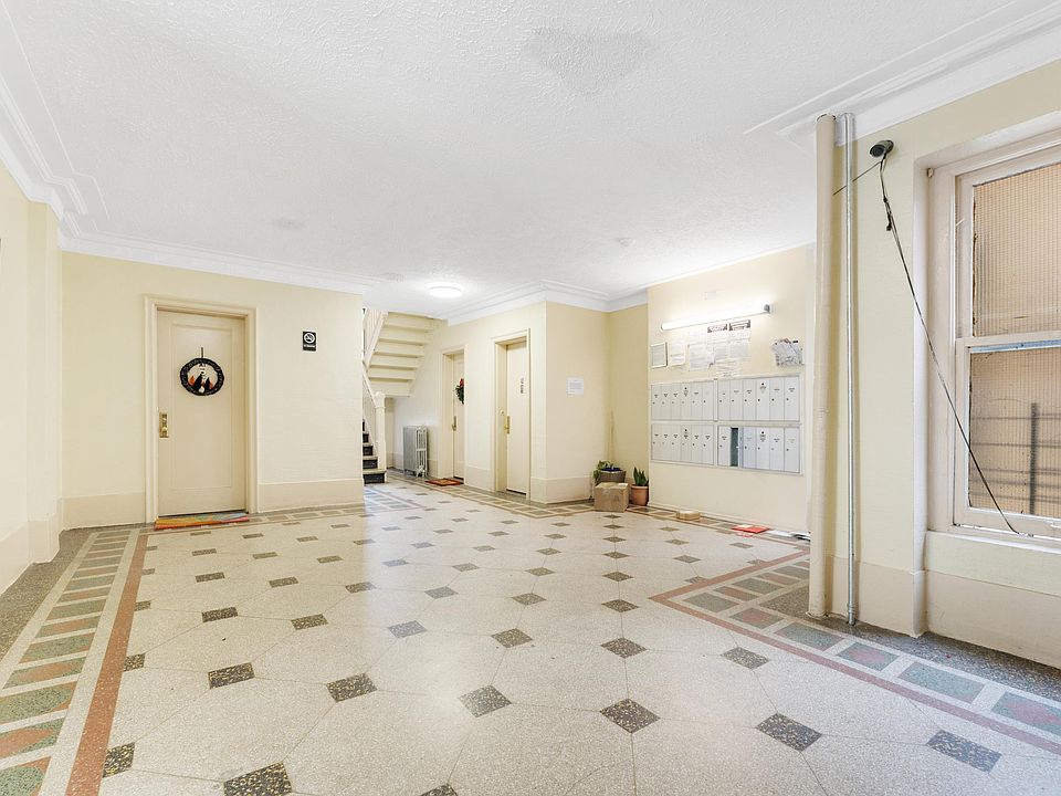 2nd image of 900 E 18th St APT D4