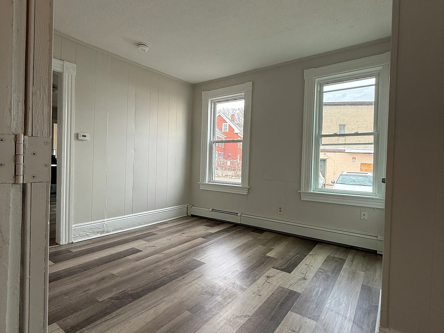 3 bed, 999 sqft, $2,400 — Photo 2