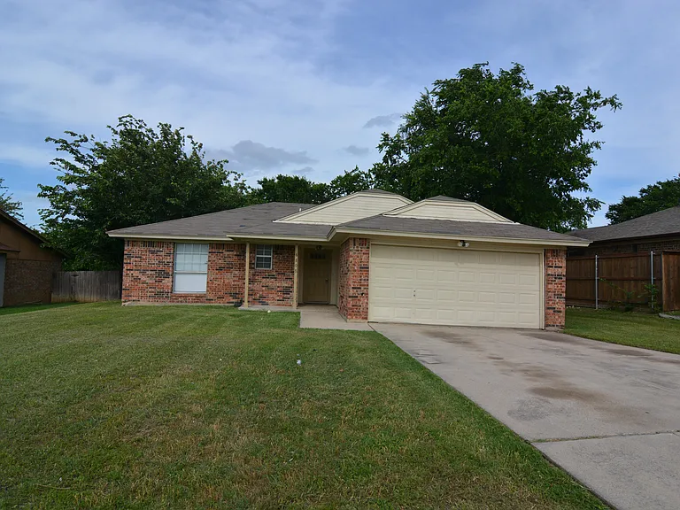 6809 Westglen Dr — Photo 1