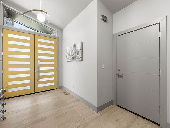 4th image of 2909 W 8th St