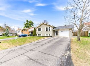 61 Woodland Cres, Petawawa, ON K8H3L9
