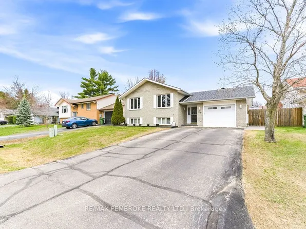 61 Woodland Cres, Petawawa, ON K8H 3L9