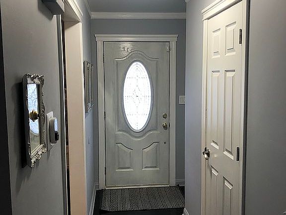Entrance aisle 