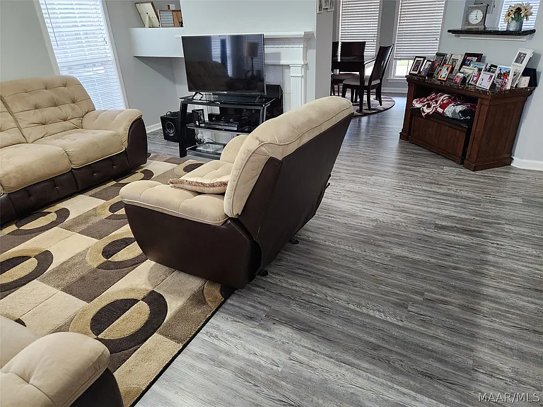 9513 Greythorne Way — Photo 4