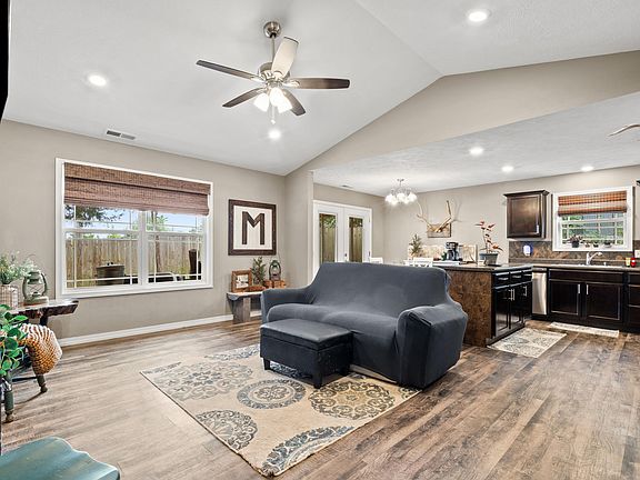 4th image of 118 Deauville Court