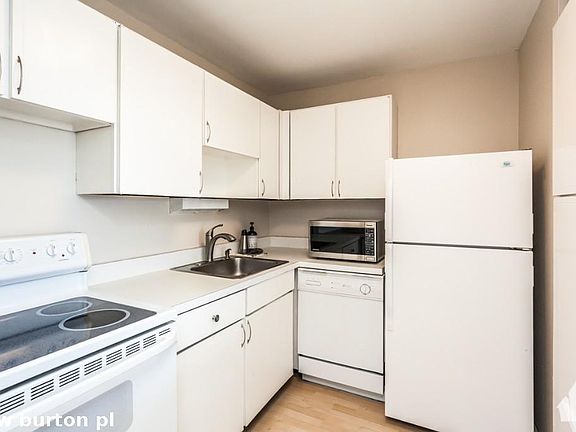 4th image of 70 W Burton Pl #1425