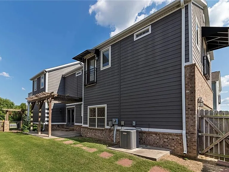 525 N Rupple Rd — Photo 24