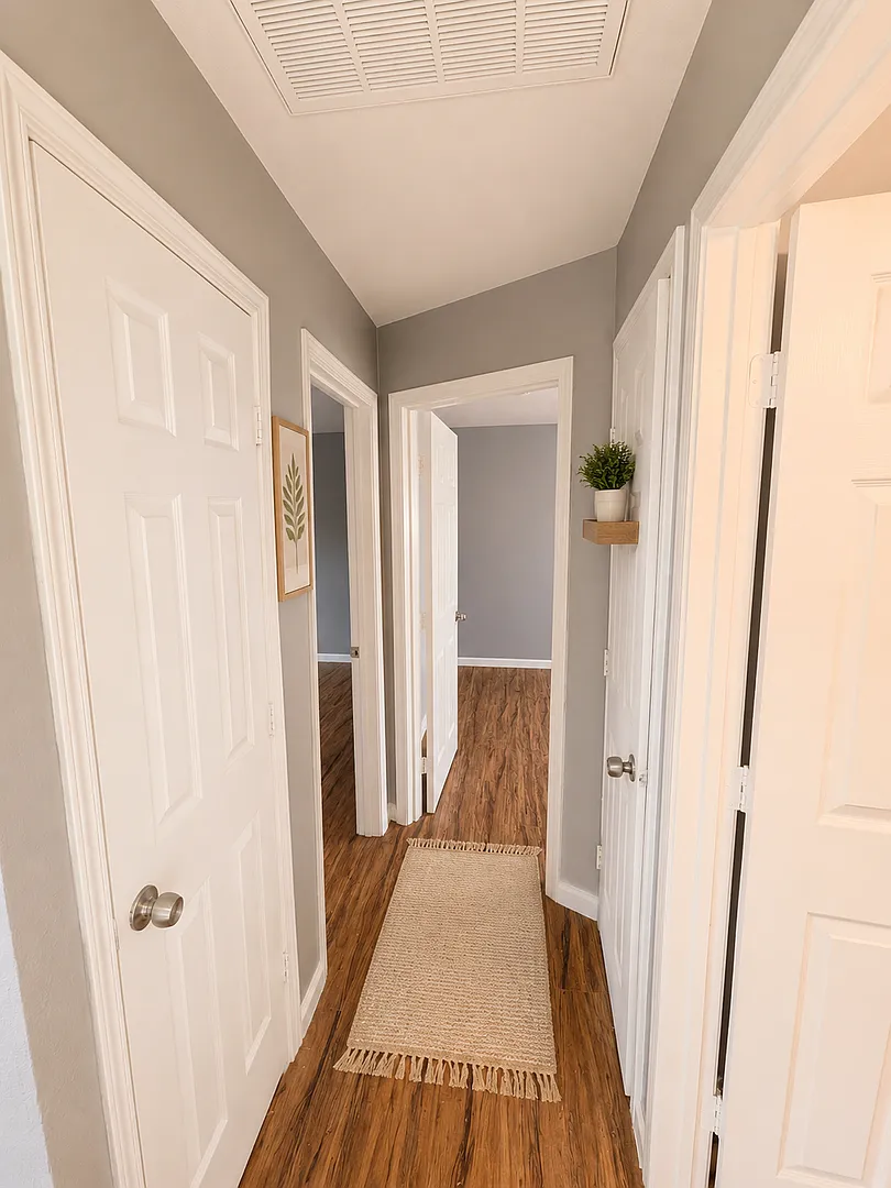 1620 E Yale Avenue — Photo 2