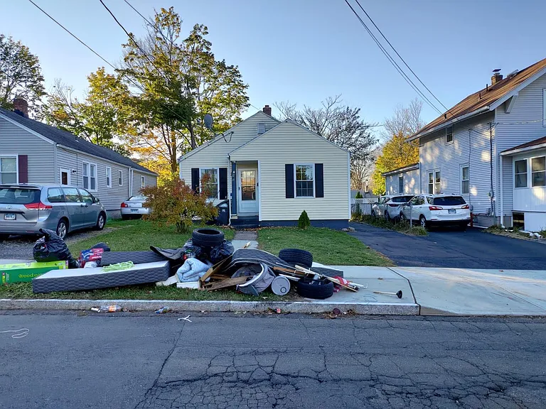 748 Russell St — Photo 23