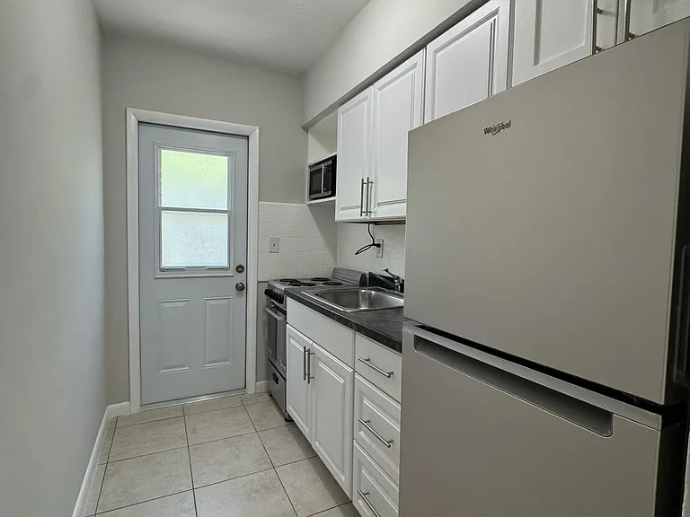 625 NE 14th Ave #4 — Photo 14