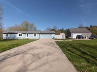 1462 Terry Rd, Hartford, WI 53027