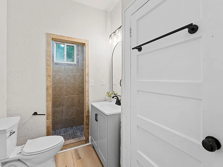 1307 Merry St — Photo 11
