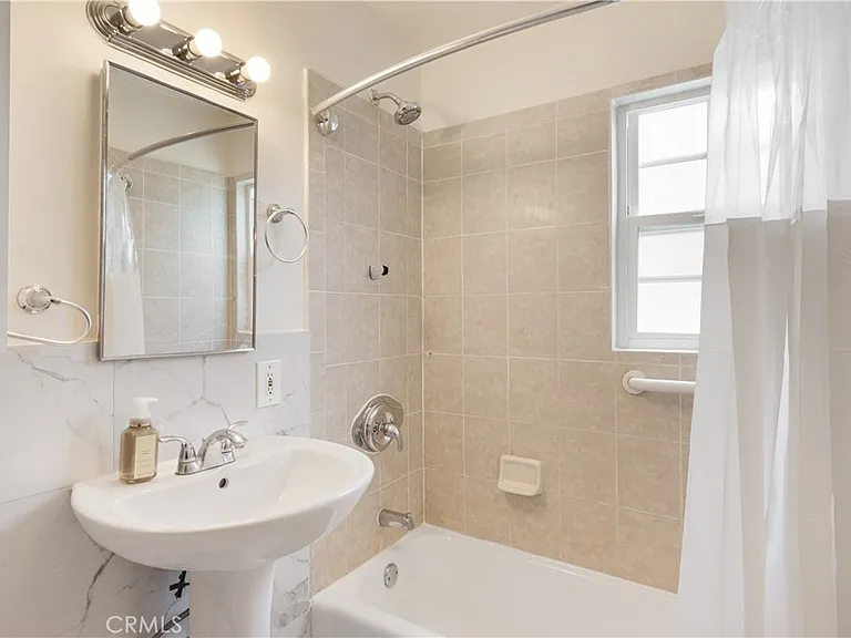 1104 Torrance Blvd — Photo 11