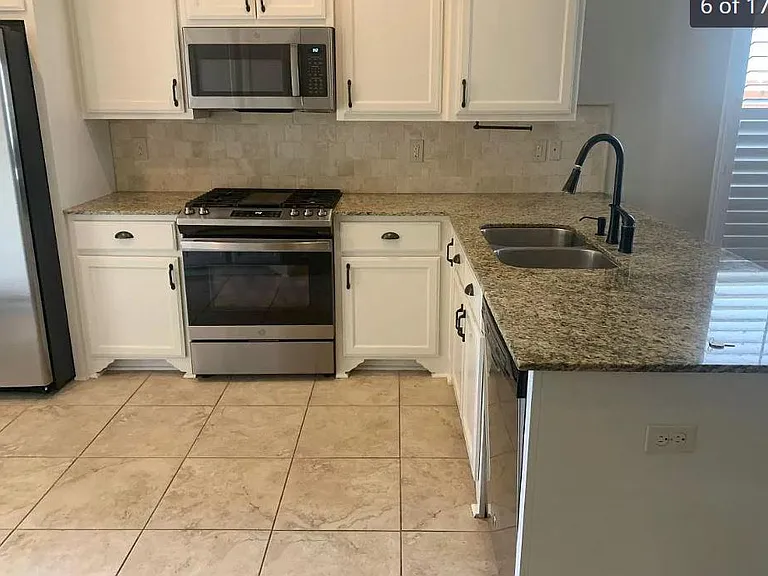 208 Parker Ln — Photo 7