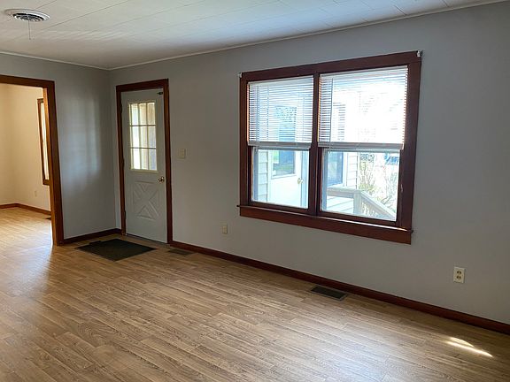 5th image of 211 E Court St