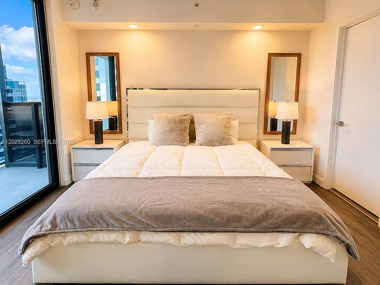 45 SW 9th St #2908 — Photo 6