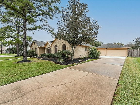 2nd image of 2601 Briar View Dr