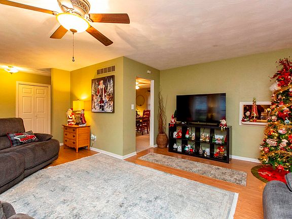 4th image of 58100 Wildwood Dr