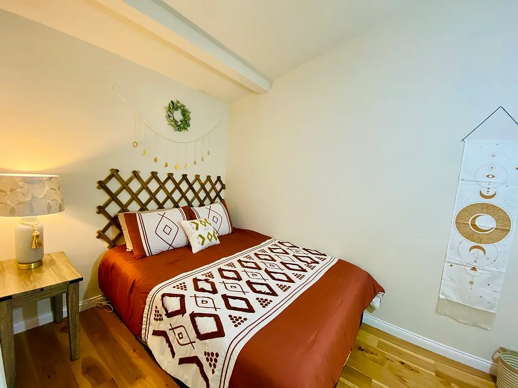 1 bed, 1.0 bath, $4,295 — Photo 3