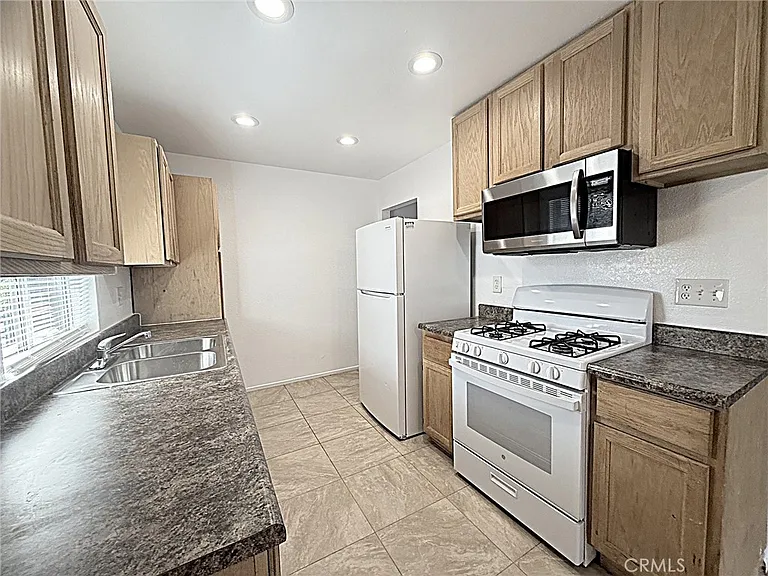 302 E Blueridge Ave — Photo 7
