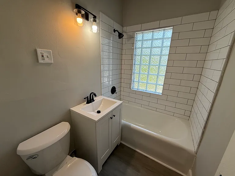 Bosworth Apartments — Photo 5