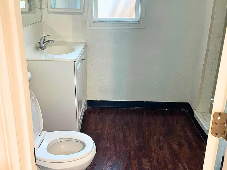 18957 Saticoy St #6 — Photo 10