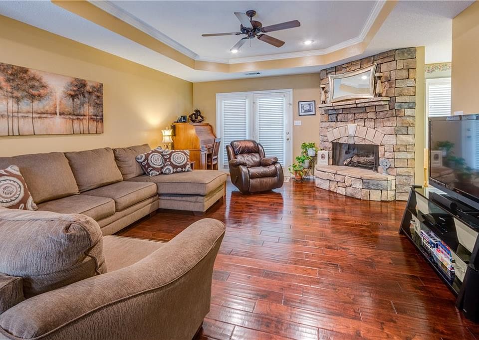 2nd image of 151 Daybreak Ln