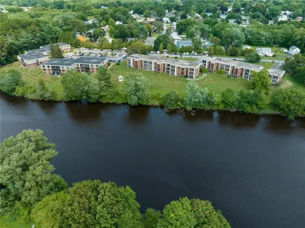 510 Child St APT 406B, Warren, RI 02885