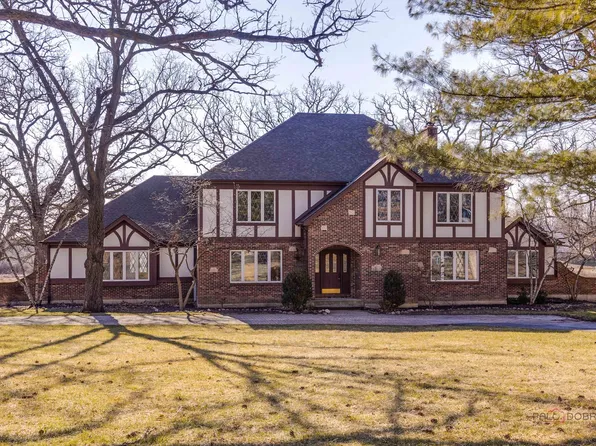 28088 N Spring Ct, Mundelein, IL 60060