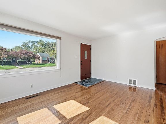 4th image of 341 N California St