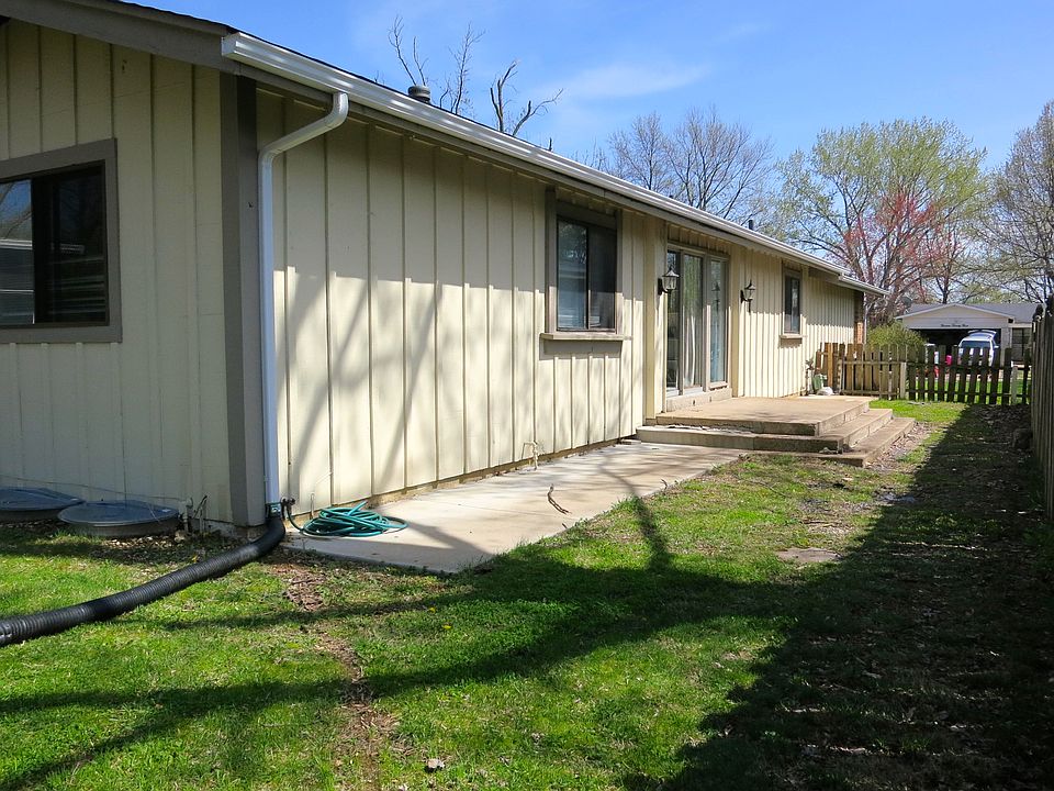 2nd image of 1314 Kew Gardens Dr
