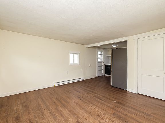 5th image of 148 Burgess Ave