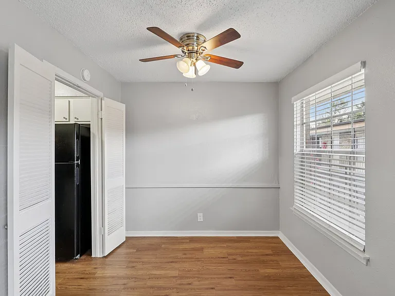 Whisperwind Apartments — Photo 37