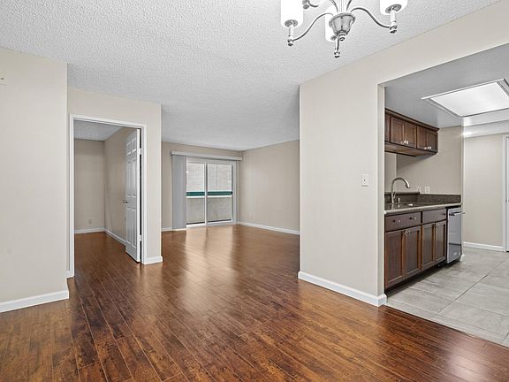 4th image of 730 S Oxford Ave APT 202