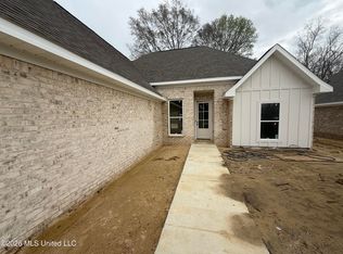 196 Lake Harbor Rd, Brandon, MS 39047