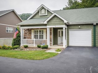 55 Coldwater Ln, Hendersonville, NC 28739