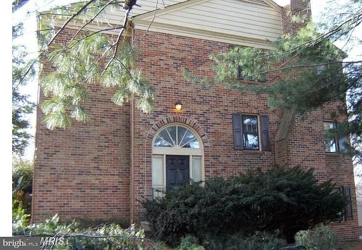 2nd image of 5913 Tudor Ln #5913