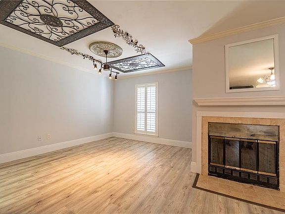 4th image of 206 Parkview Blvd #206