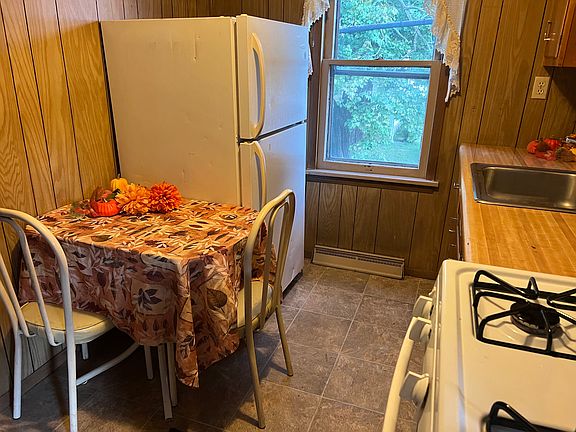 3rd image of 3640 West St #4