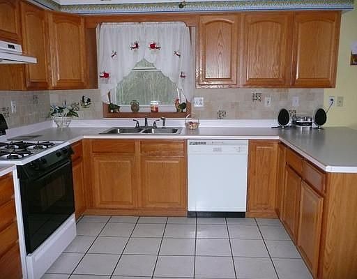 5th image of 160 Belmont Ave